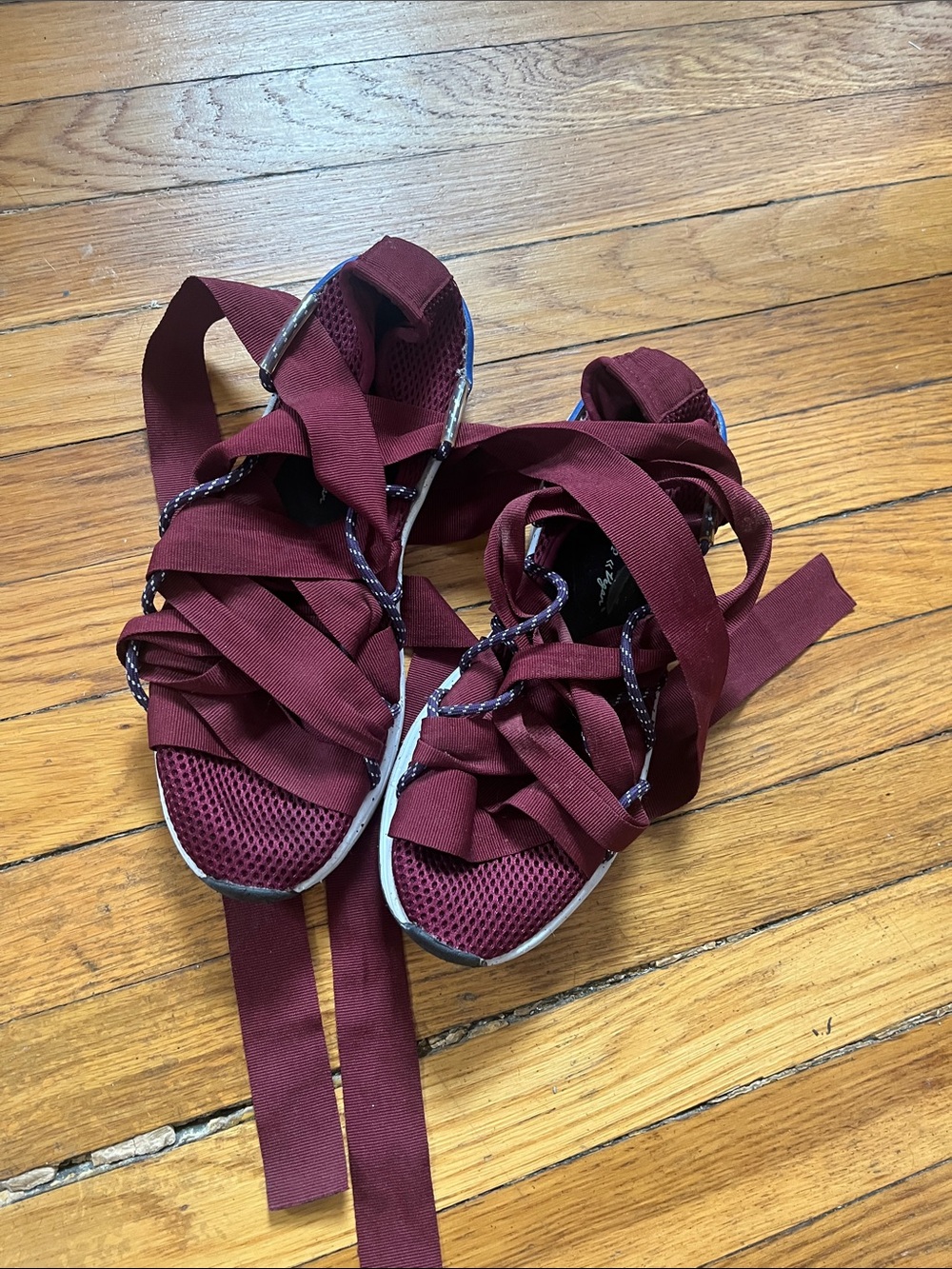 Free People Faryl Robin FR X FP Zodiac Vegan Wrap
Sneaker